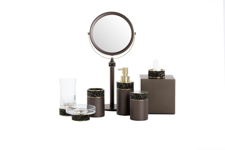 El azulejo que cambia de color - Cerámica 41zero42 / 2020