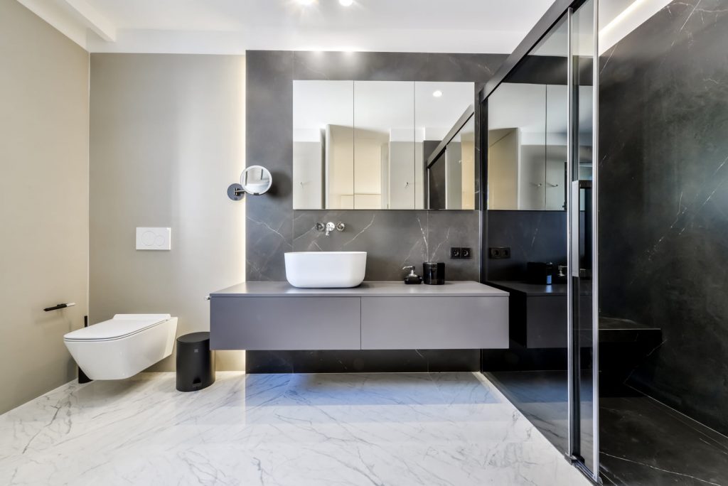 baño realizado con porcelanico gran formato