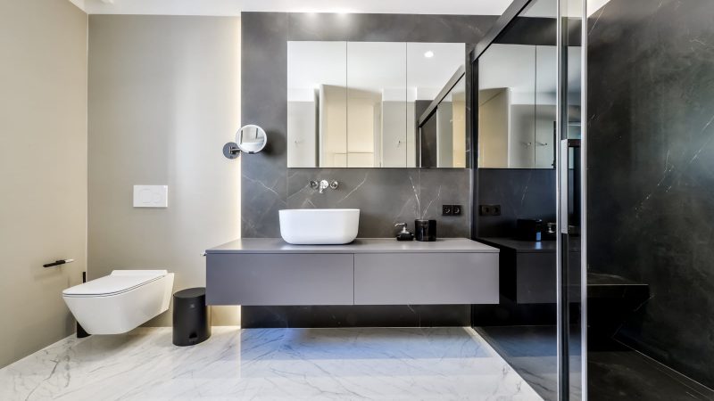 Viste proyectos de forma más versátil con el Porcelánico gran formato.