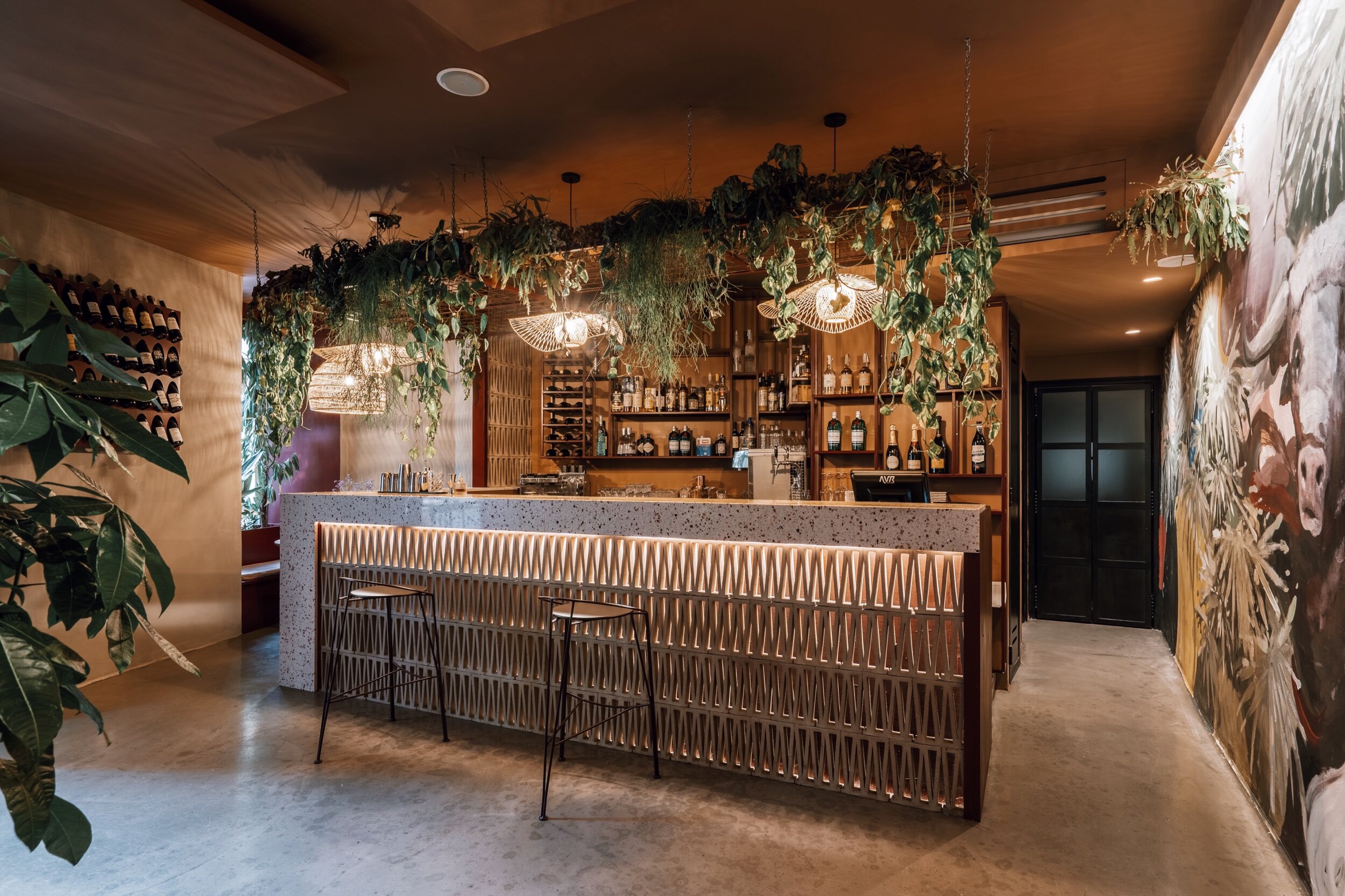 La celosía Tierras by Mutina aplicada en el diseño interior.